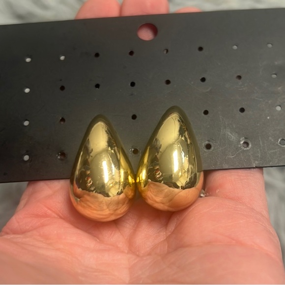 New Gold Teardrop Earrings! - Picture 8 of 10